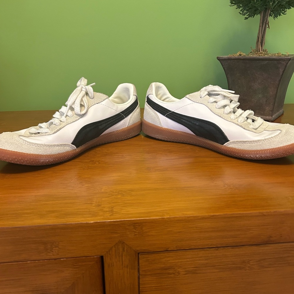 Puma Cream and Black Casual Sneakers